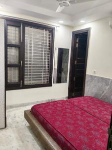 Bedroom Image of 900 Sq.ft 3 BHK Builder Floor for rent in Shalimar Bagh New Delhi for Rs. 38000