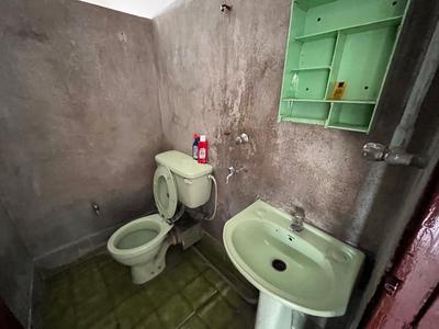 Bathroom Image of 750 Sq.ft 2 BHK Apartment / Flat for sale in Bhowanipore Kolkata for Rs. 4500000