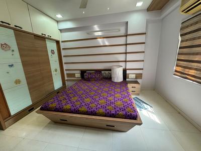 Bedroom Image of 2500 Sq.ft 3 BHK Apartment / Flat for rent in Bodakdev Ahmedabad for Rs. 75000