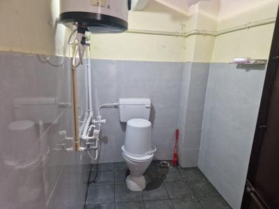 Bathroom Image of 1500 Sq.ft 1 BHK Independent House for rent in Puliakulam Coimbatore for Rs. 22000