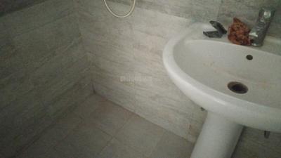 Bathroom Image of 900 Sq.ft 2 BHK Apartment / Flat for rent in Gaurs Siddhartham, Siddharth Vihar Ghaziabad for Rs. 23000