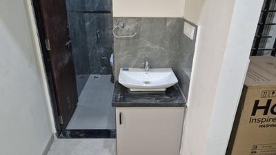 Bathroom Image of 500 Sq.ft 1 BHK Builder Floor for rent in Mahalakshmi Nagar Indore for Rs. 24000