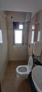 Bathroom Image of 625 Sq.ft 2 BHK Apartment / Flat for rent in City View Building, Worli Mumbai for Rs. 99000