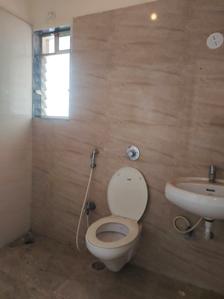 Common Bathroom Image of 750 Sq.ft 2 BHK Apartment / Flat for rent in Bhoomi Park, Malad West Mumbai for Rs. 45000