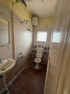 Bathroom Image of 1250 Sq.ft 2 BHK Apartment / Flat for rent in Mahadevapura Bengaluru for Rs. 43000