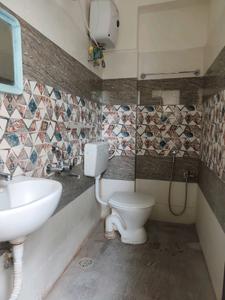 Common Bathroom Image of 500 Sq.ft 1 BHK Apartment / Flat for rent in Kondapur Hyderabad for Rs. 25500