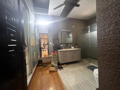 Bathroom Image of 9000 Sq.ft 5 BHK Duplex for rent in Sector 36 Noida for Rs. 165000
