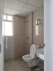 Common Bathroom Image of 1404 Sq.ft 3 BHK Apartment / Flat for rent in Eldeco The Greens, Sector 150 Noida for Rs. 28000
