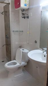 Bathroom Image of 375 Sq.ft 1 RK Apartment / Flat for rent in Arun Vihar, Sector 37 Noida for Rs. 16000