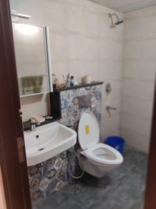 Bathroom Image of 780 Sq.ft 2 BHK Apartment / Flat for rent in Bren Northern Lights, Kogilu Bengaluru for Rs. 28000