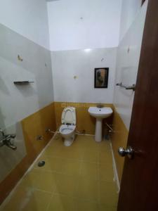 Bathroom Image of 1200 Sq.ft 2 BHK Builder Floor for rent in Aliganj Lucknow for Rs. 13900