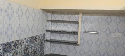 Bathroom Image of 600 Sq.ft 1 BHK Builder Floor for rent in Triplicane Chennai for Rs. 15000