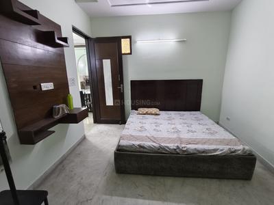Bedroom Image of 1350 Sq.ft 3 BHK Builder Floor for rent in Mansarover Garden New Delhi for Rs. 40000