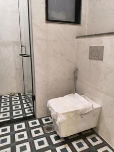 Mapsko Casa Bella Attached Bathroom with Bedroom One 3