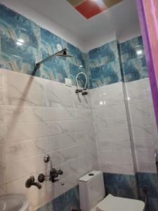 Bathroom Image of 580 Sq.ft 2 BHK Builder Floor for rent in New Ashok Nagar New Delhi for Rs. 17500