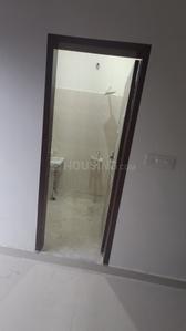 Bathroom Image of 650 Sq.ft 1 RK Apartment / Flat for rent in Sector 35 Noida for Rs. 18000