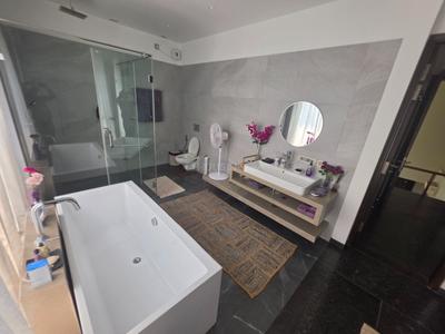 Bathroom Image of 1614 Sq.ft 4 BHK Villa for rent in Salcete Goa for Rs. 300000