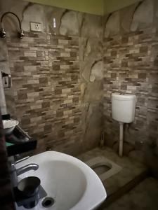 Bathroom Image of 800 Sq.ft 2 BHK Independent House for rent in Panki Kanpur for Rs. 9000