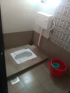 Common Bathroom Image of 875 Sq.ft 2 BHK Apartment / Flat for sale in Kandivali West Mumbai for Rs. 13800000
