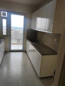 Kitchen Image of 1928 Sq.ft 3 BHK Apartment / Flat for rent in DLF The Skycourt, Sector 86 Gurgaon for Rs. 44000