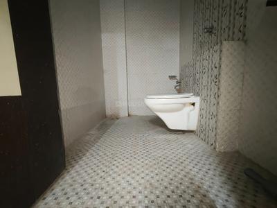 Bathroom Image of 950 Sq.ft 2 BHK Apartment / Flat for rent in BR Patel Siddharth Enclave, Harni Vadodara for Rs. 15000
