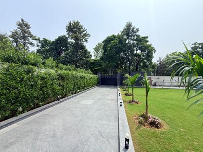 Image of 16200 Sq.ft 5 BHK Farm House for sale in Chhattarpur, New Delhi for Rs. 350000000