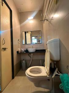 Bathroom Image of 1250 Sq.ft 2.5 BHK Apartment / Flat for rent in Varanasi Society, Warje Pune for Rs. 32000