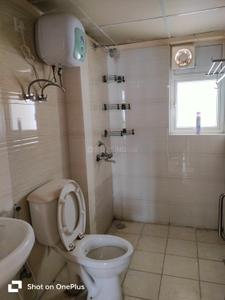 Bathroom Image of 2410 Sq.ft 4.5 BHK Apartment / Flat for sale in Amrapali Silicon City, Sector 76 Noida for Rs. 25000000