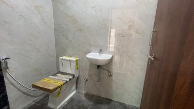 Bathroom Image of 280 Sq.ft 1 RK Apartment / Flat for rent in Scheme No 113 Indore for Rs. 15000