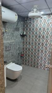 Bathroom Image of 1295 Sq.ft 2 BHK Apartment / Flat for rent in Paramount Symphony, Crossings Republik Ghaziabad for Rs. 17500