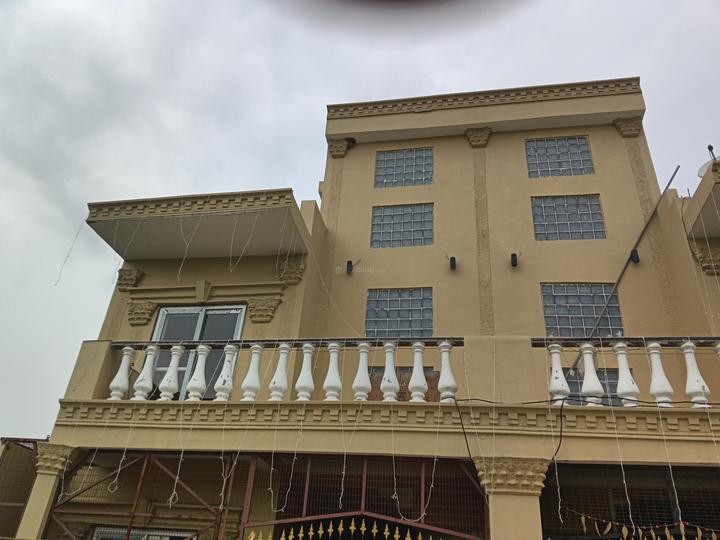 Safedabad, Gadia Building 1