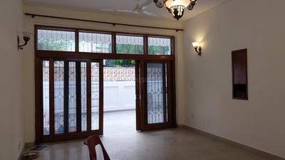 Living Room Image of 2400 Sq.ft 4 BHK Builder Floor for rent in Arjun Nagar New Delhi for Rs. 150000
