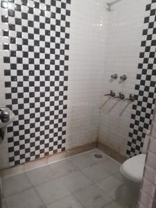 Bathroom Image of 1500 Sq.ft 4 BHK Apartment / Flat for rent in Clubview Enclave, Sector 29 Noida for Rs. 38000
