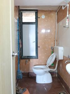 Common Bathroom Image of 550 Sq.ft 1 BHK Apartment / Flat for rent in Puraniks Aarambh, Kasarvadavali Thane for Rs. 23000