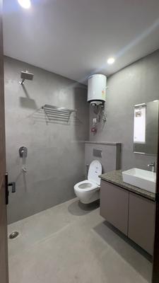 Bathroom Image of 1050 Sq.ft 1 BHK Builder Floor for rent in DLF Phase 3 Gurgaon for Rs. 37500