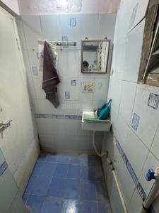 Bathroom Image of 720 Sq.ft 1 BHK Apartment / Flat for rent in Chanakyapuri Ahmedabad for Rs. 15000