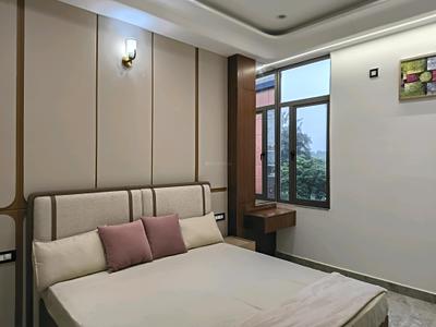 Bedroom Image of 1450 Sq.ft 3 BHK Builder Floor for sale in Kaushambi Ghaziabad for Rs. 16000000
