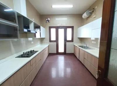 Kitchen Image of 7200 Sq.ft 4 BHK Builder Floor for rent in Panchsheel Park New Delhi for Rs. 450000