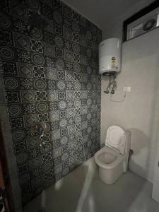 Bathroom Image of 900 Sq.ft 2 BHK Builder Floor for rent in Mayur Vihar Phase 1 New Delhi for Rs. 35000