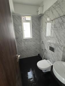 Bathroom Image of 750 Sq.ft 1 BHK Apartment / Flat for rent in Disha Tulip Phase 1, Juhu Mumbai for Rs. 105000