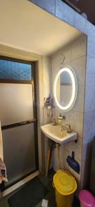 Bathroom Image of 310 Sq.ft 1 RK Apartment / Flat for rent in Hiranandani Solitaire, Thane West Thane for Rs. 35000