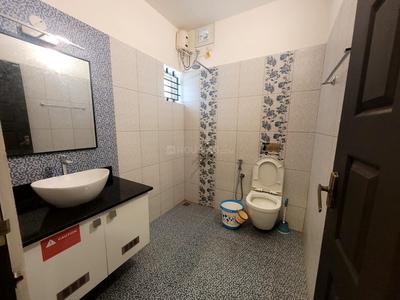 Bathroom Image of 3600 Sq.ft 4.5 BHK Independent House for sale in Casadel Greendale Villas, Kakkanad Kochi for Rs. 30000000