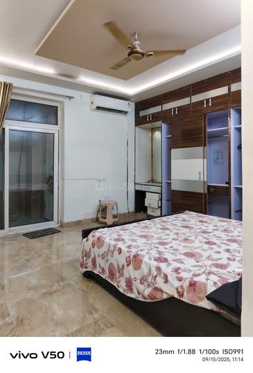 Vineet Khand 6, Gomti Nagar Bedroom 1