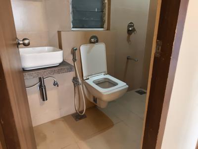Bathroom Image of 550 Sq.ft 1 BHK Apartment / Flat for rent in Poddar Spraha Diamond, Chembur Mumbai for Rs. 52000