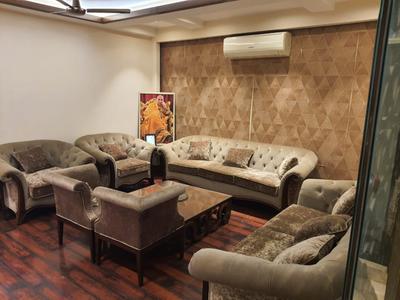 Hall Image of 2700 Sq.ft 4 BHK Builder Floor for sale in Mansarover Garden New Delhi for Rs. 45000000