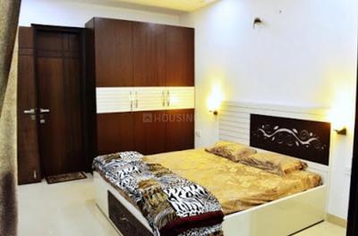 Bedroom Image of 1200 Sq.ft 3 BHK Builder Floor for rent in Rajouri Garden New Delhi for Rs. 50000