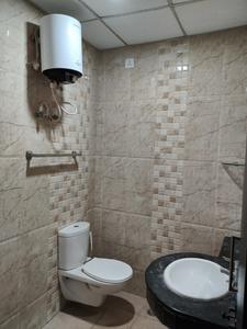 Bathroom Image of 1500 Sq.ft 2 BHK Builder Floor for rent in Aliganj Lucknow for Rs. 18000