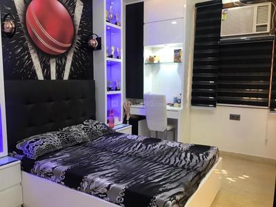 Bedroom Image of 950 Sq.ft 3 BHK Builder Floor for sale in Shalimar Bagh New Delhi for Rs. 18500000