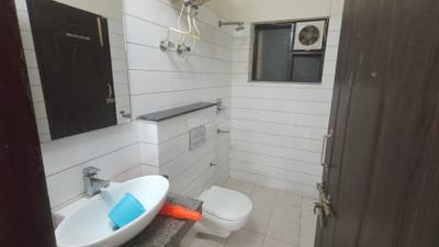 Bathroom Image of 900 Sq.ft 1 BHK Builder Floor for rent in Sector 46 Gurgaon for Rs. 22500
