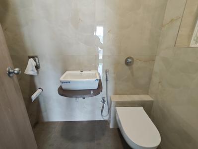 Bathroom Image of 775 Sq.ft 2 BHK Apartment / Flat for sale in Vile Parle West Mumbai for Rs. 28000000